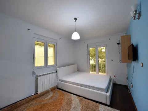 Prodaja, kuća, 176m², Rogami, Podgorica - image 10