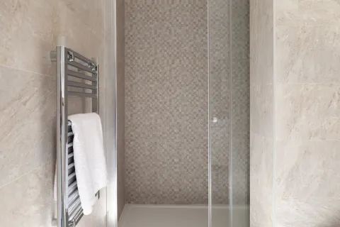 Prodaja, trosoban stan, 136m², Kotor, Crna Gora - image 10