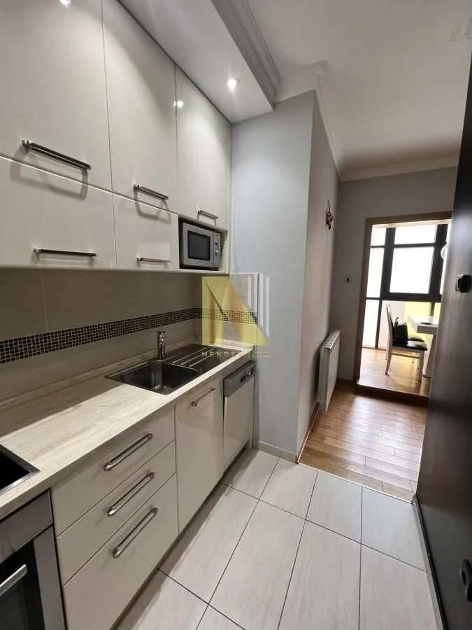 Izdavanje, trosoban stan, 62m², Centar, Novi Sad