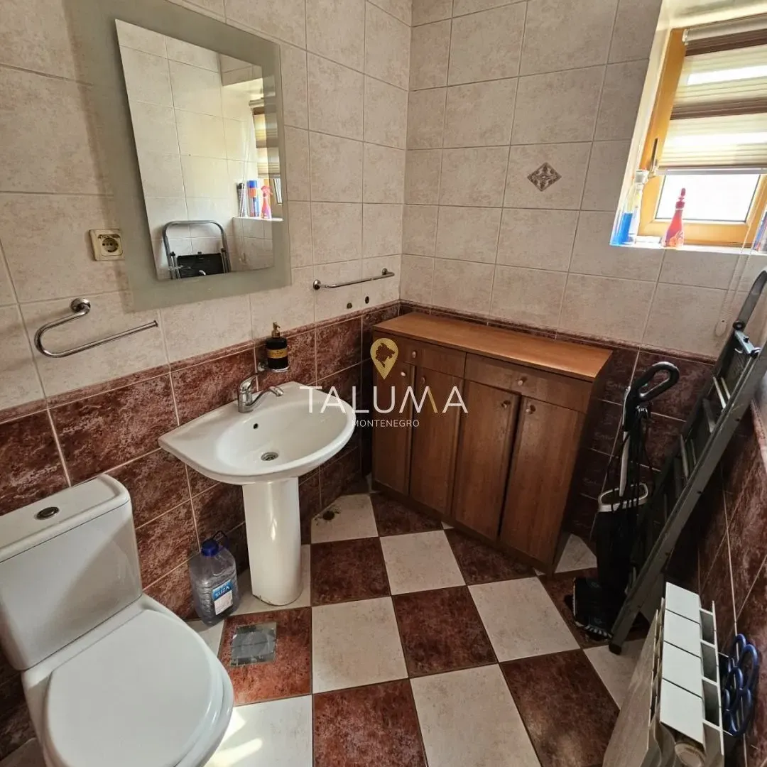 Prodaja, kuća, 300m², Ibričevina, Podgorica