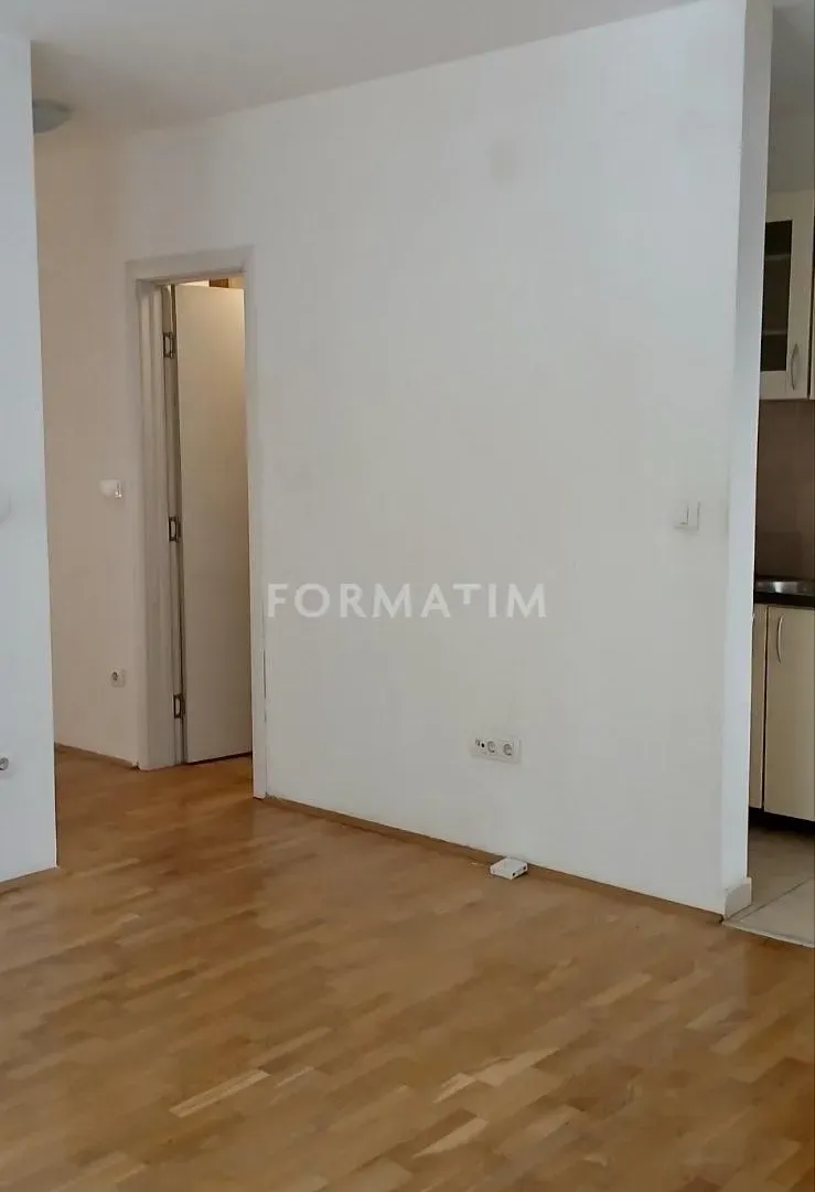 Izdavanje, dvosoban stan, 45m², Zvezdara Sve Podlokacije, Beograd