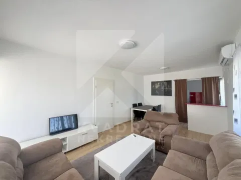 Izdavanje, kuća, 260m², Kokoti, Podgorica - image 7