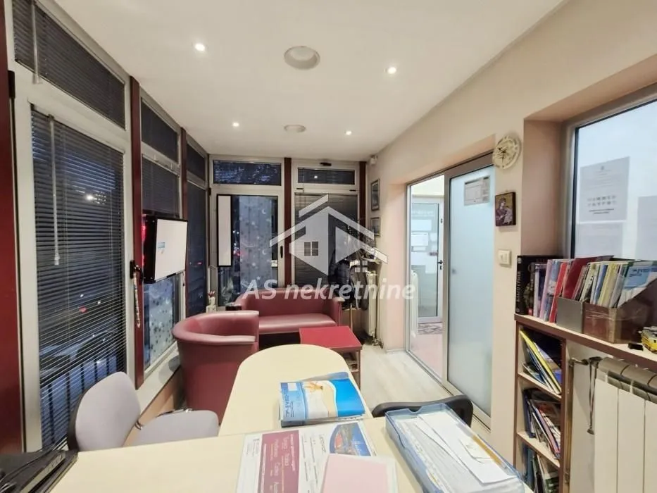 Rent, office space, 35m², Čukarica, Beograd