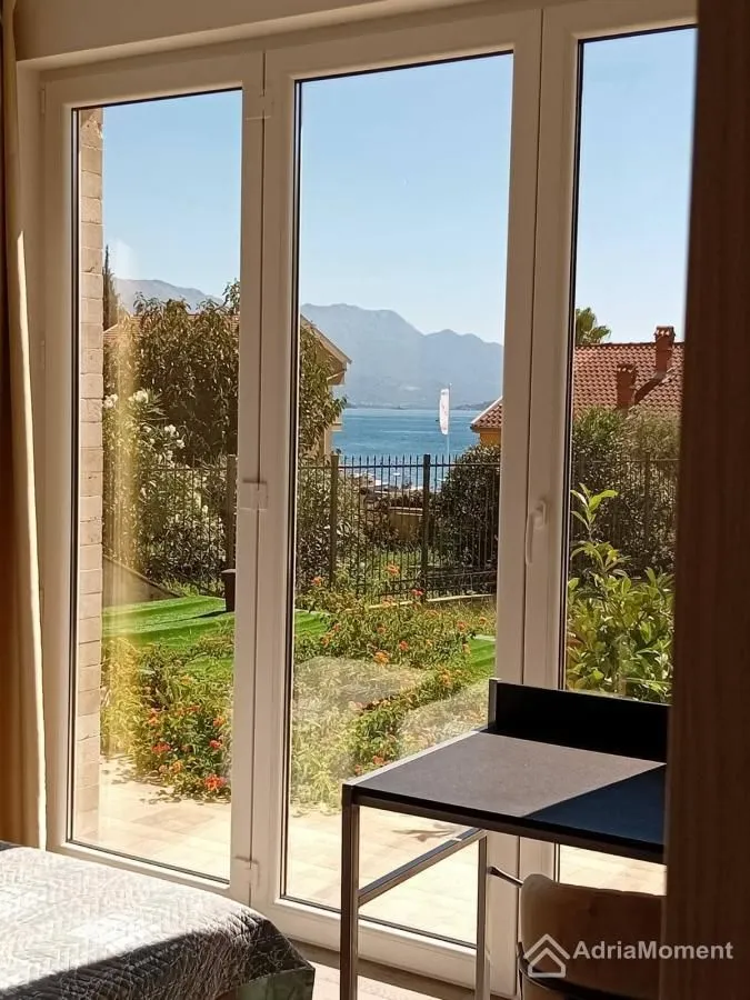Prodaja, dvosoban stan, 74m², Đenovići, Herceg Novi