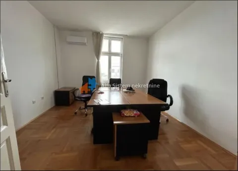 Izdavanje, trosoban stan, 110m², Stari Grad, Beograd - image 3