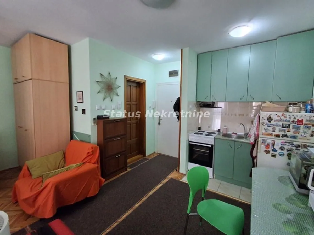 Izdavanje, garsonjera, 25m², Grbavica, Novi Sad Sve Podlokacije