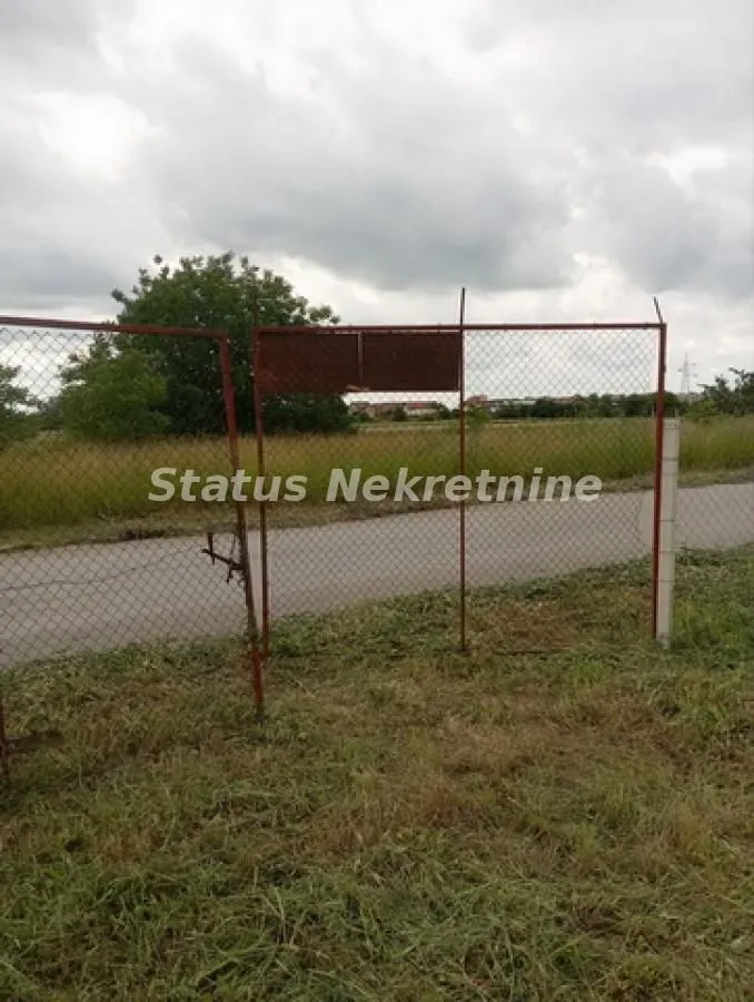 Izdavanje, plac, 880m², Veternik, Novi Sad Sve Podlokacije