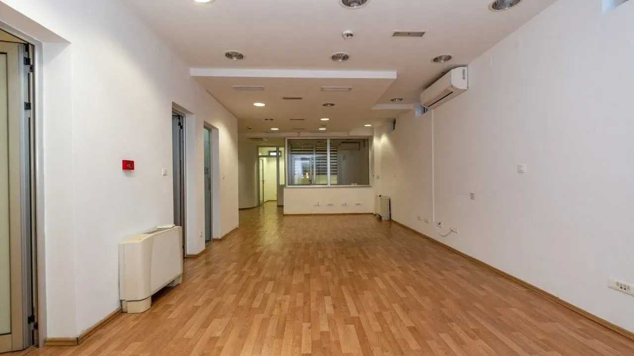 Izdavanje, poslovni prostor, 147m², Momišići, Podgorica