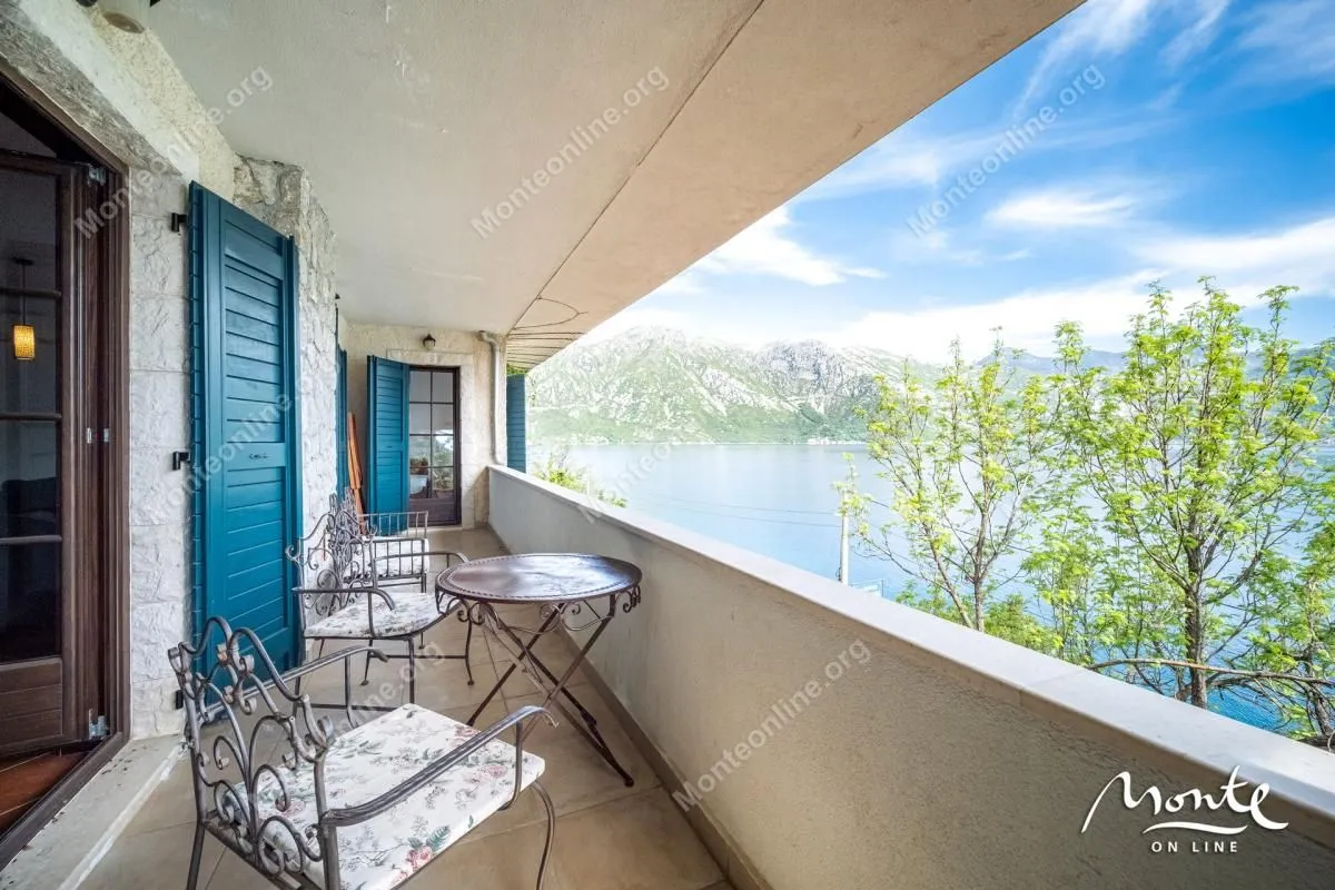 Prodaja, dvosoban stan, 94m², Kostanjica, Kotor