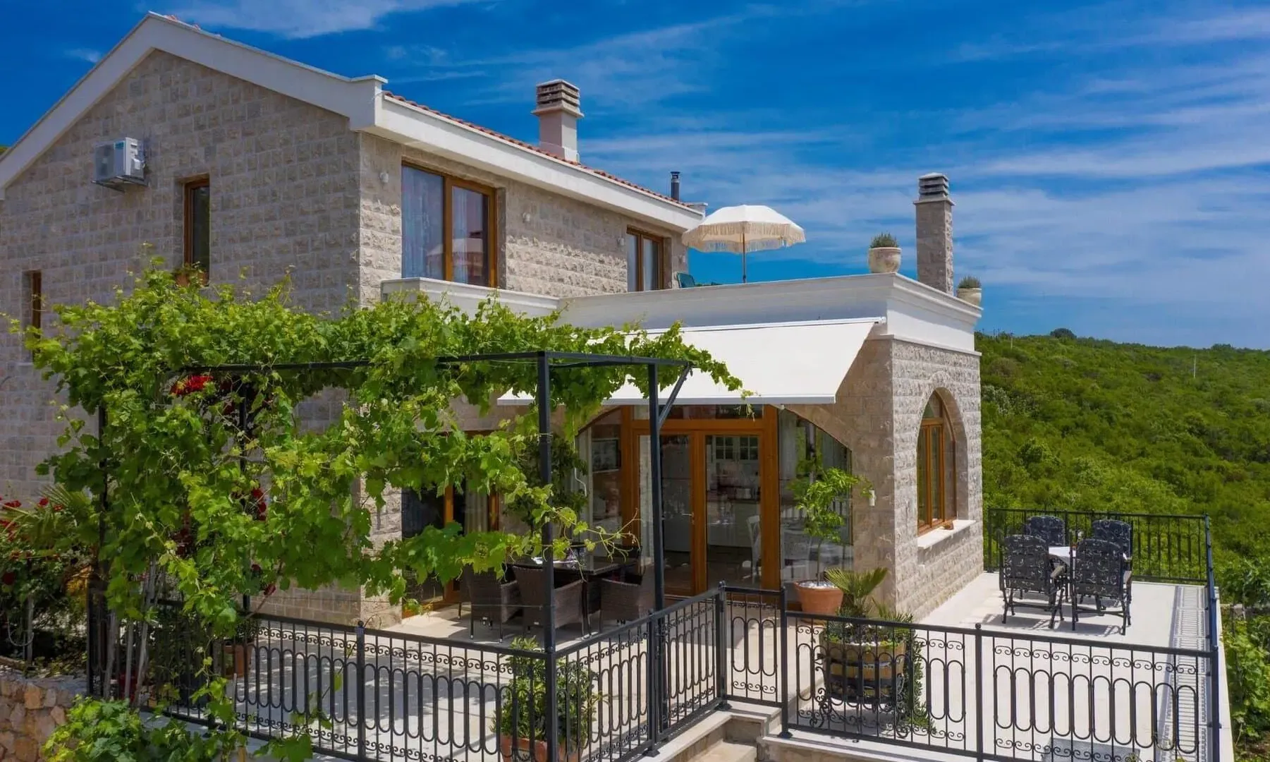 Sale, house, 300m², Zagora, Kotor