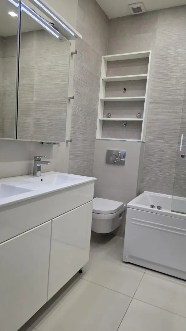 Izdavanje, trosoban stan, 130m², Bogoslovija, Palilula Sve Podlokacije
