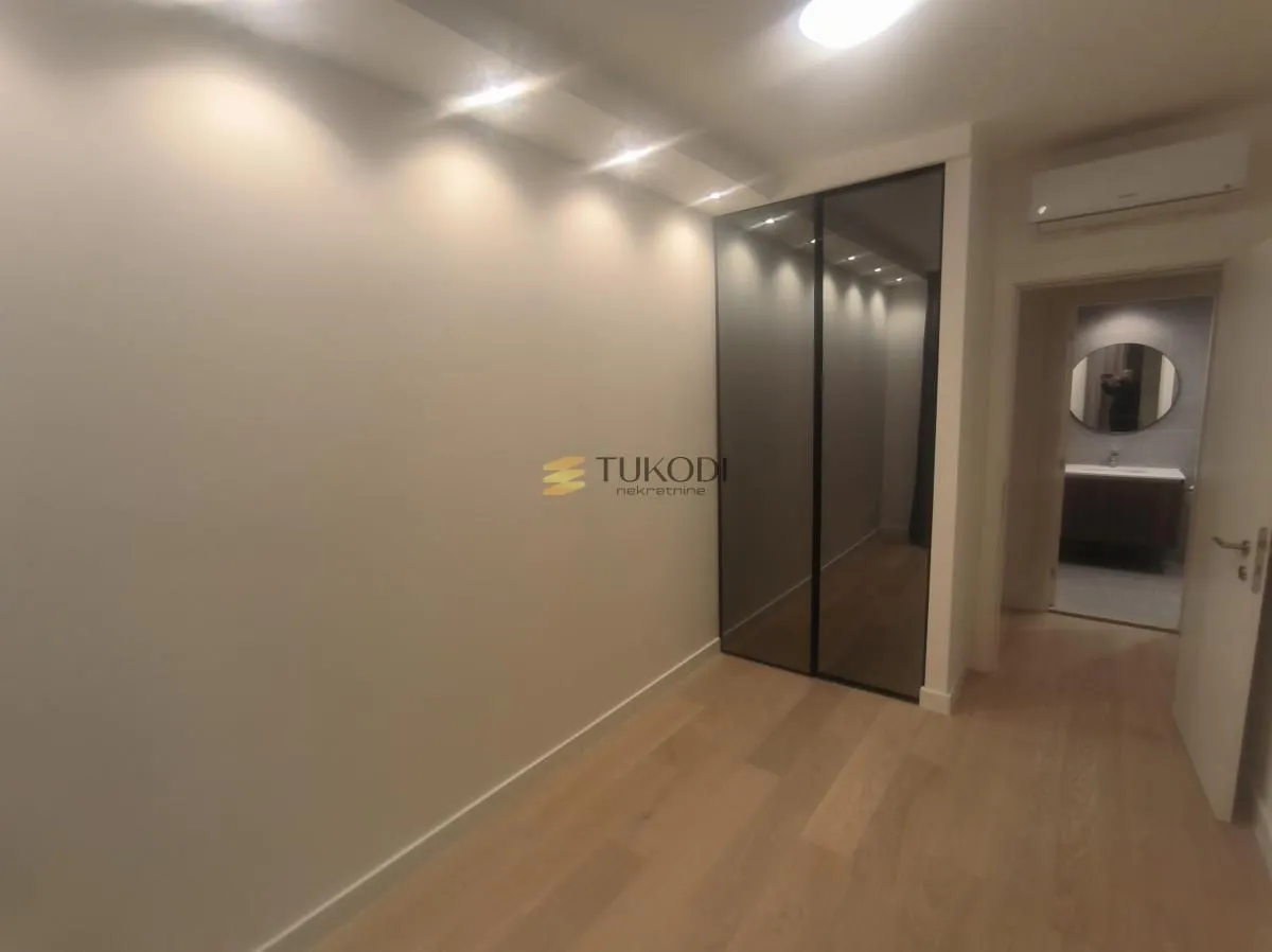 Izdavanje, dvosoban stan, 75m², Savski Venac, Beograd