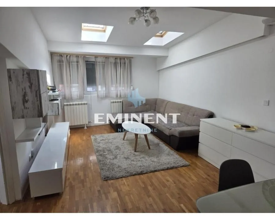 Izdavanje, trosoban stan, 52m², Lekino Brdo, Voždovac Sve Podlokacije