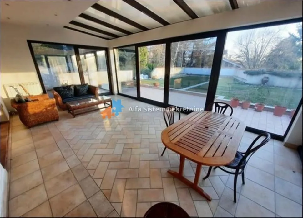 Rent, house, 300m², Čukarica, Beograd