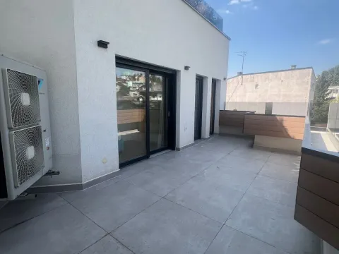 Izdavanje, četvorosoban stan, 205m², Vračar Hram, Vračar Sve Podlokacije - image 6