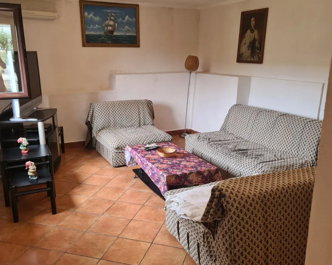 Rent, studio apartment, 40m², Tološi, Podgorica