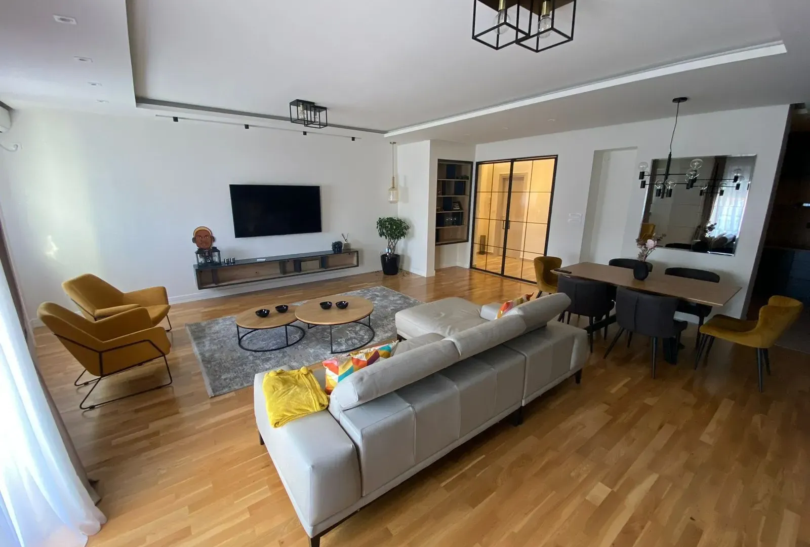 Izdavanje, dvosoban stan, 94m², Zabjelo, Podgorica