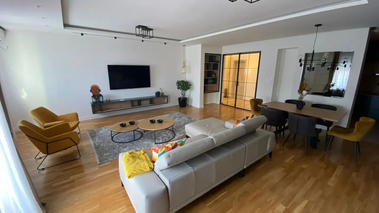 Izdavanje, dvosoban stan, 94m², Zabjelo, Podgorica