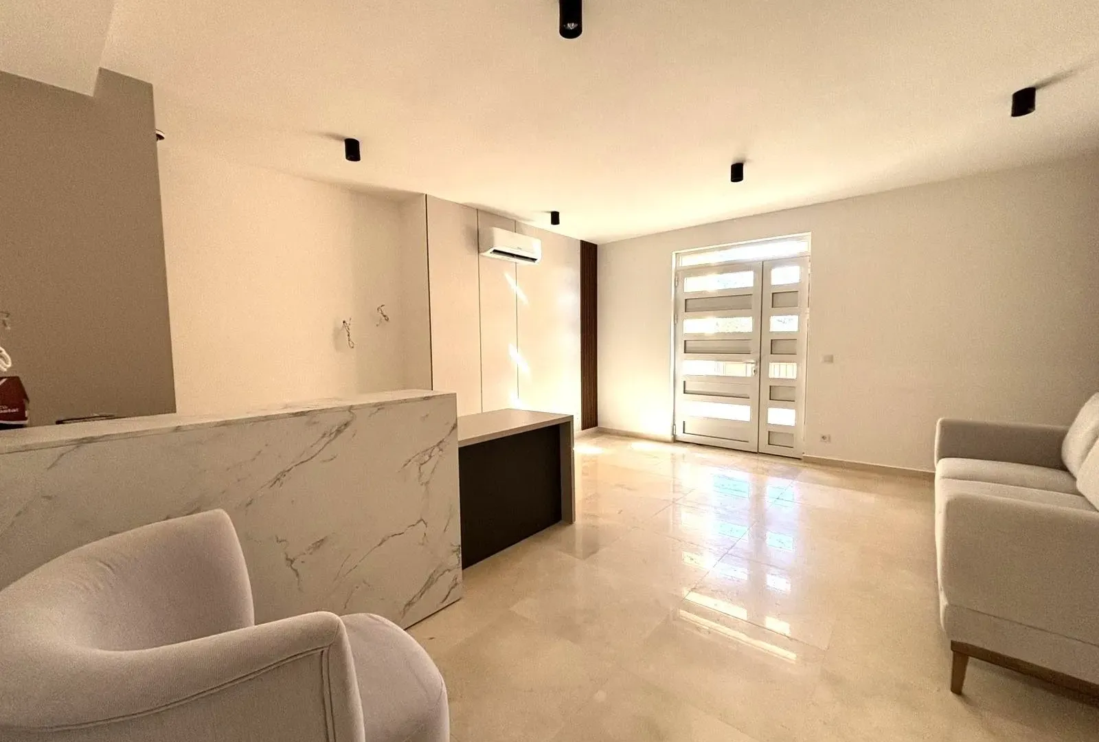 Prodaja, dvosoban stan, 64m², Sutomore, Bar