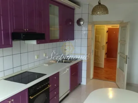 Izdavanje, četvorosoban stan, 104m², Centar, Novi Sad - image 8