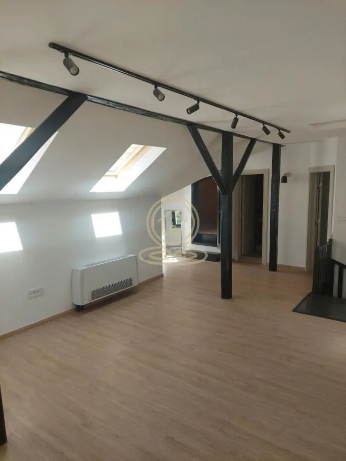 Izdavanje, poslovni prostor, 125m², Slavija, Vračar Sve Podlokacije