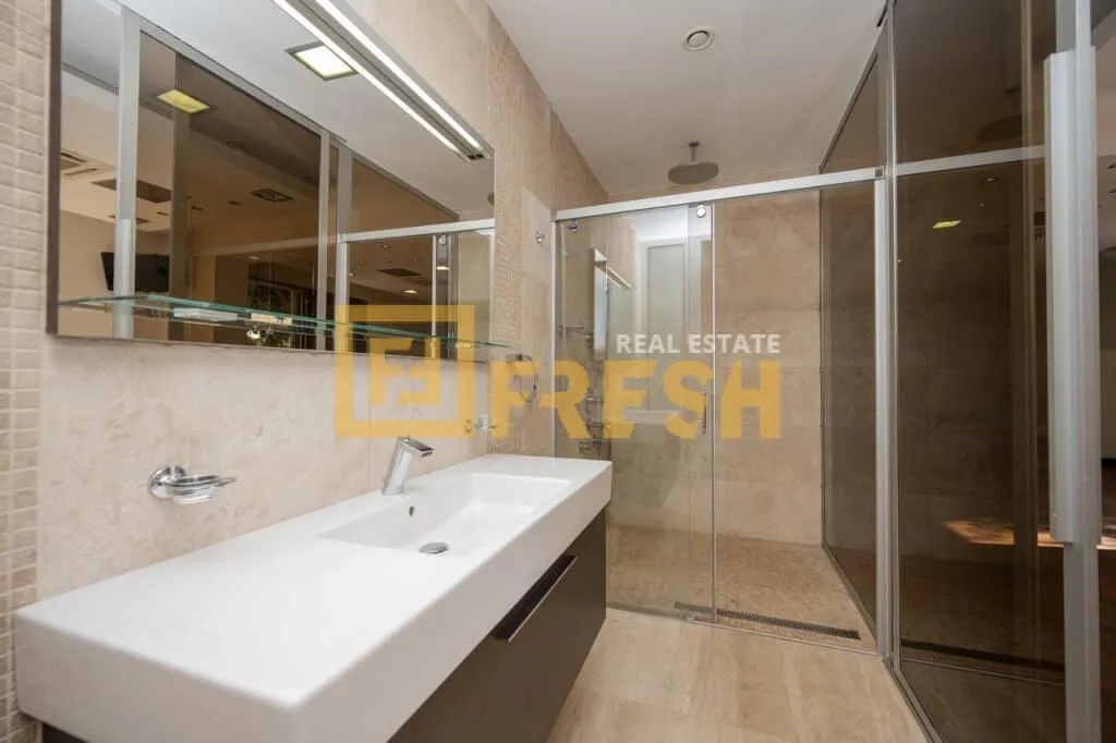 Rent, house, 380m², Mareza, Podgorica