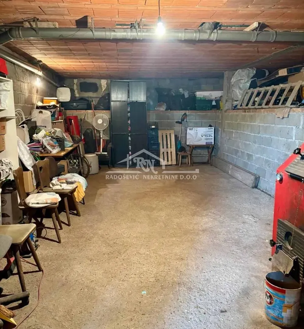 Prodaja, četvorosoban stan, 89m², Petlovo Brdo, Beograd
