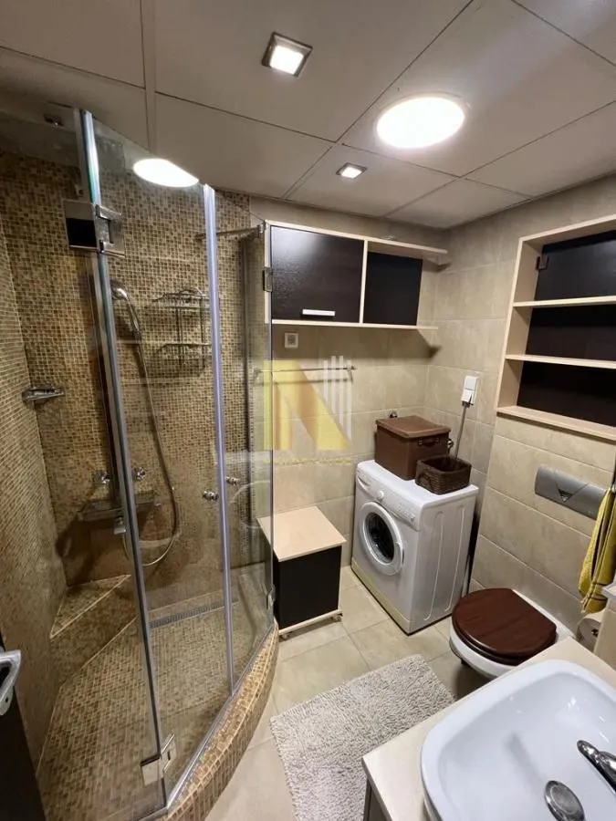 Izdavanje, kuća, 140m², Lipov gaj, Novi Sad Sve Podlokacije