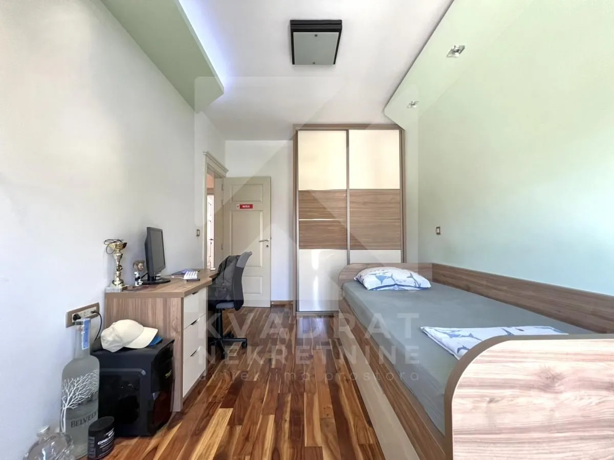 Prodaja, trosoban stan, 100m², 1 maj, Podgorica