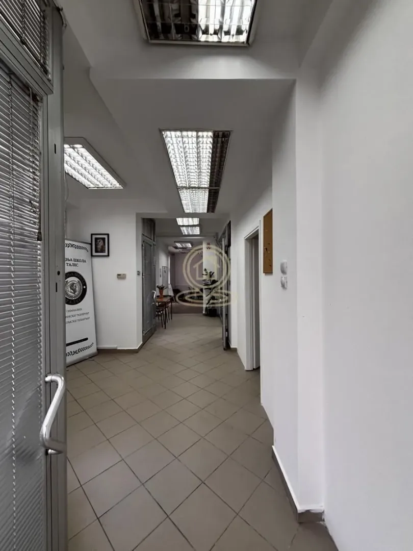Rent, office space, 450m², Medijana, Niš