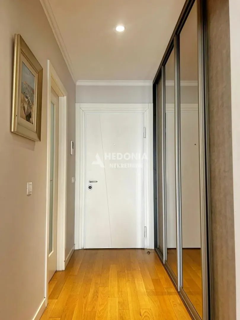 Prodaja, trosoban stan, 80m², Novi Beograd Blok 65, Novi Beograd Sve Podlokacije