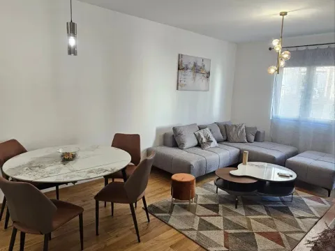 Izdavanje, jednosoban stan, 45m², City Kvart, Podgorica - image 1