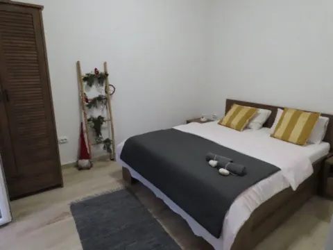 Izdavanje, kuća, 50m², Tivat, Crna Gora - image 8