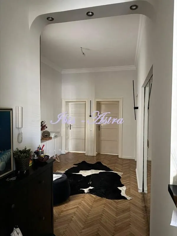 Sale, three bedroom apartment, 108m², Skadarlija, Beograd
