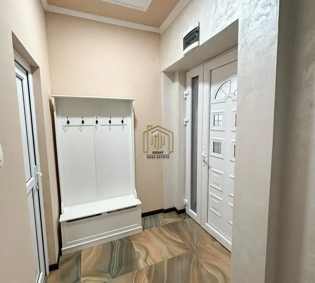 Izdavanje, jednosoban stan, 40m², Murtovina, Podgorica