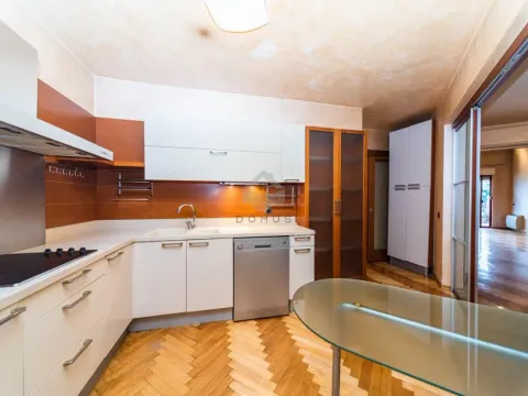 Prodaja, četvorosoban stan, 355m², Preko Morače, Podgorica - image 20