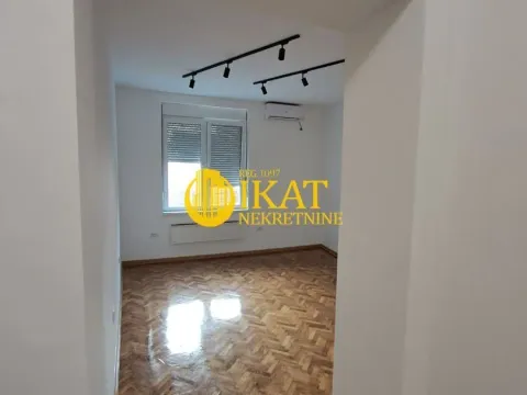 Izdavanje, jednosoban stan, 30m², Savski Venac, Beograd