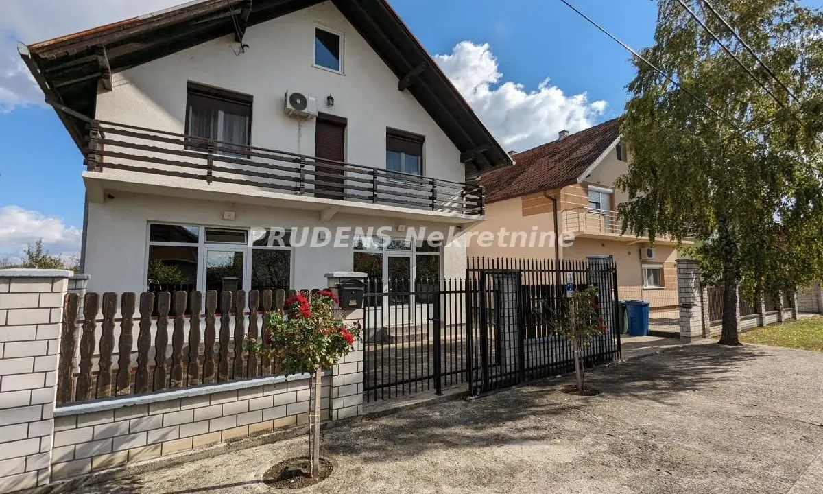 Prodaja, kuća, 220m², Zemun Ugrinovci, Zemun Sve Podlokacije