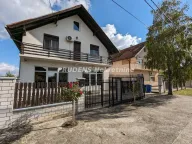 Prodaja, kuća, 220m², Zemun Ugrinovci, Zemun Sve Podlokacije - image 1