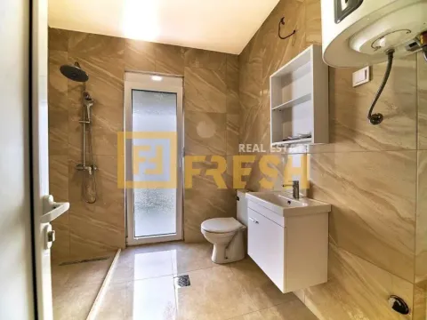 Izdavanje, kuća, 400m², Stari Aerodrom, Podgorica - image 27