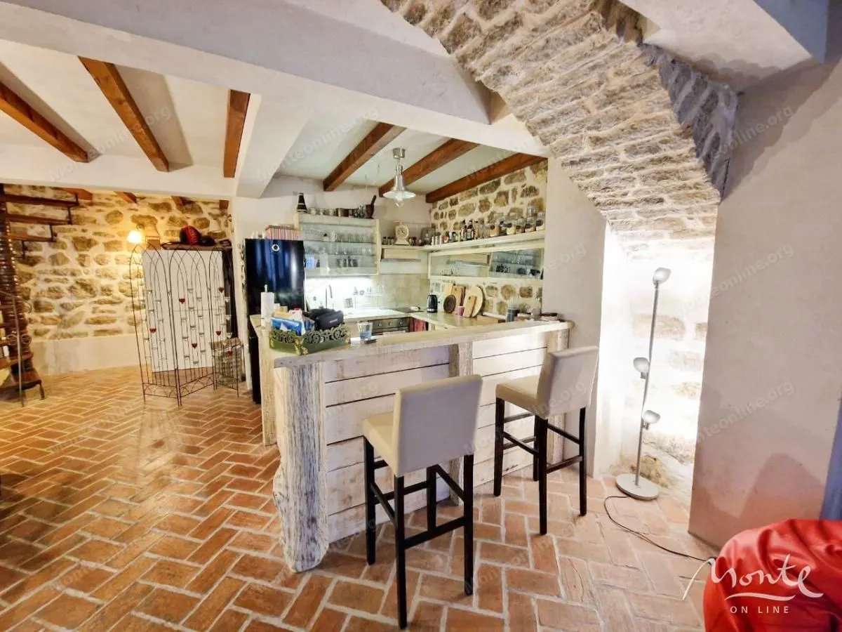 Prodaja, trosoban stan, 106m², Stari Grad, Herceg Novi