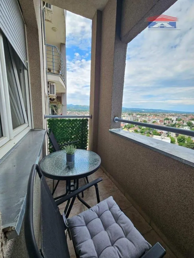 Izdavanje, dvosoban stan, 54m², Bulevar Evrope, Novi Sad Sve Podlokacije