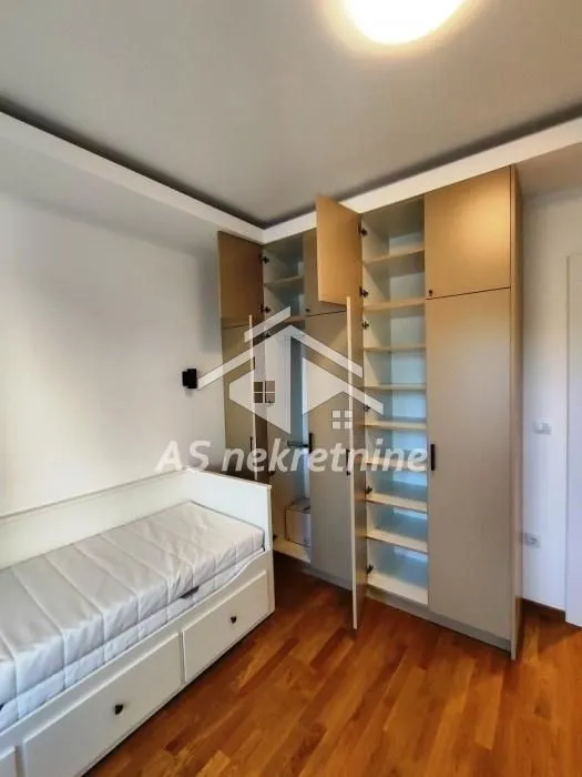 Izdavanje, trosoban stan, 74m², Lekino Brdo, Voždovac Sve Podlokacije