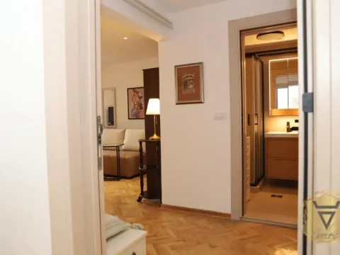 Rent, two bedroom apartment, 100m², Skadarlija, Beograd - image 11