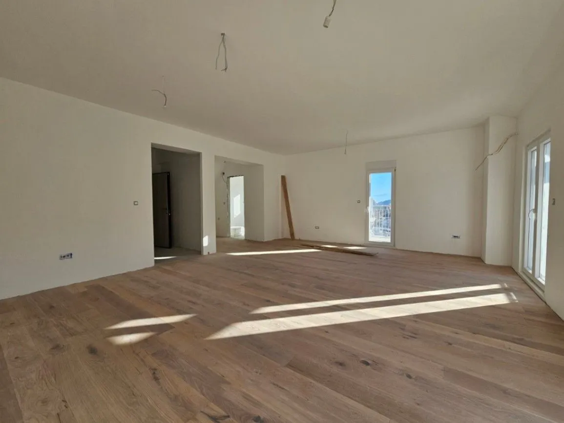 Prodaja, trosoban stan, 128m², Momišići, Podgorica