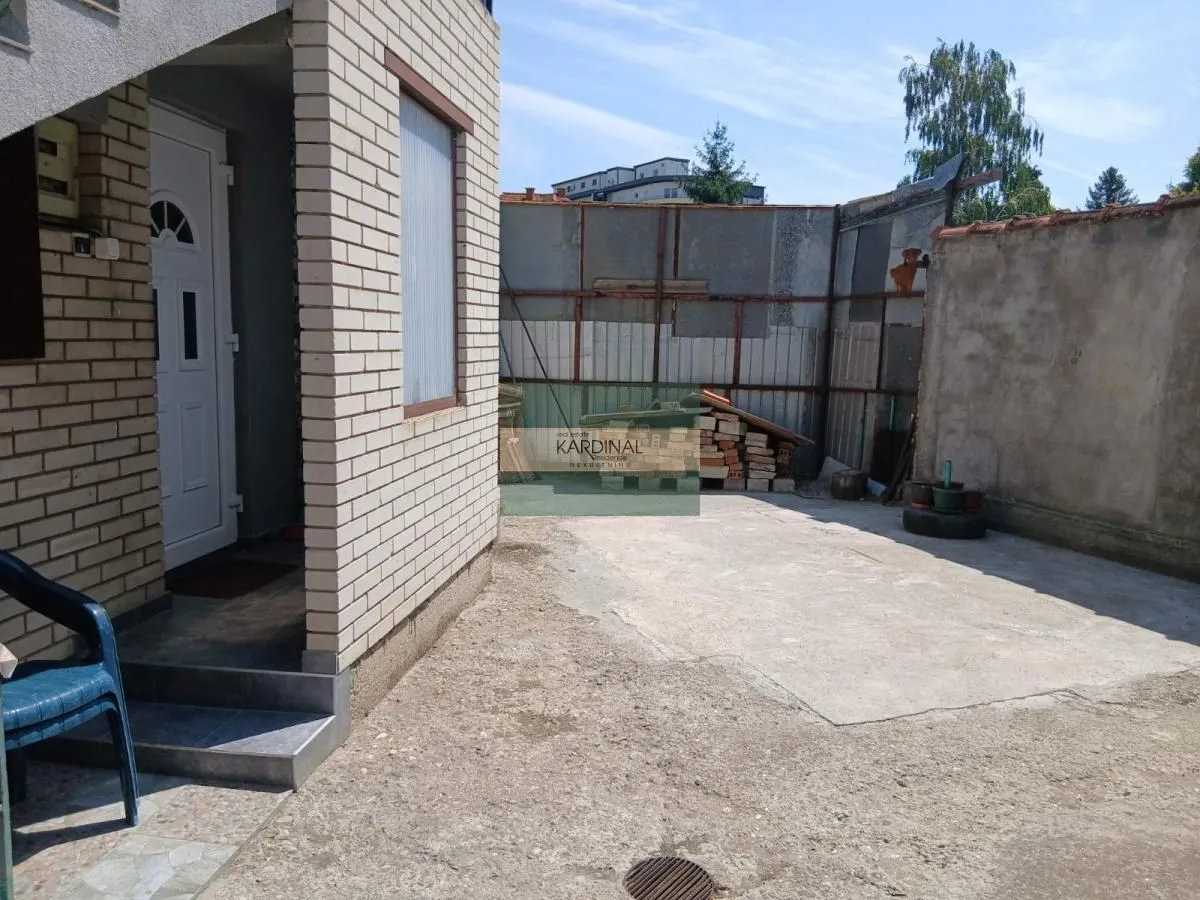 Izdavanje, jednosoban stan, 37m², Centar, Jagodina