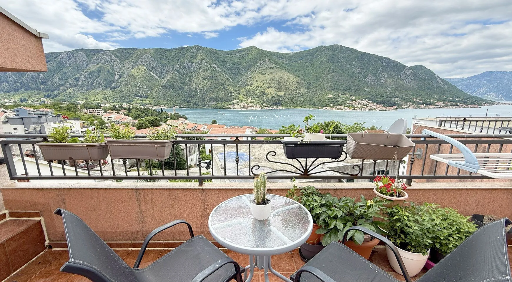 Prodaja, dvosoban stan, 66m², Dobrota, Kotor