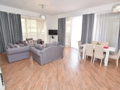 Izdavanje, dvosoban stan, 89m², Centar, Budva - image 7