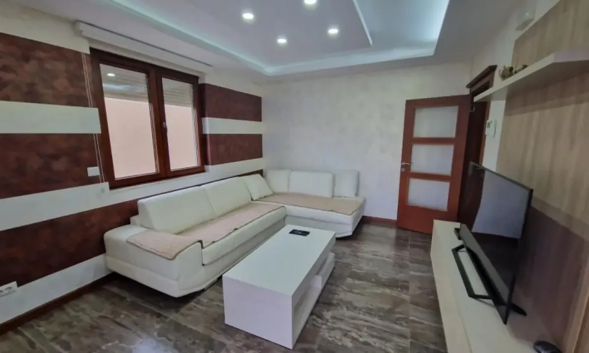 Izdavanje, jednosoban stan, 58m², Centar, Tivat