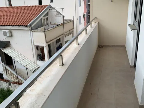 Rent, one bedroom apartment, 55m², Budva, Crna Gora - image 4